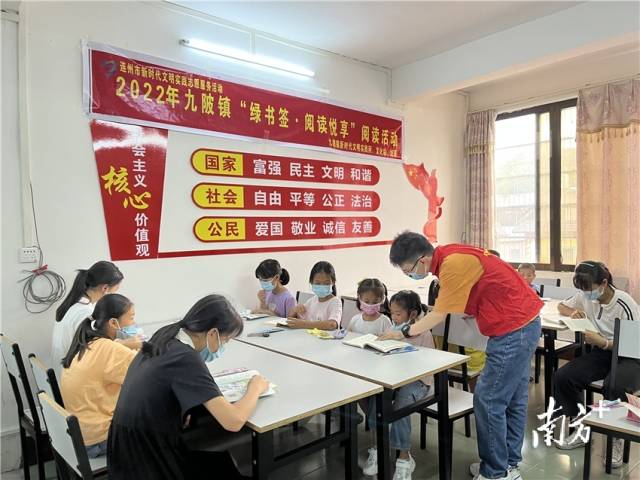 共讀一本好書。